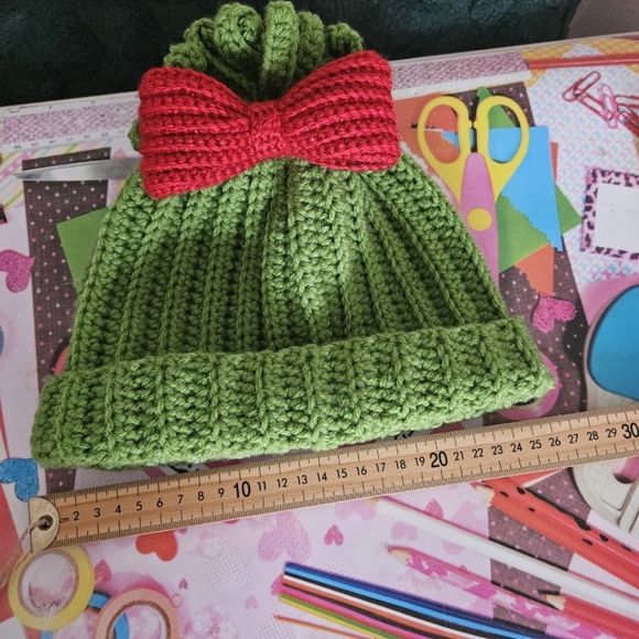 Winter hat - Grinch inspired - Picture 8 of 11